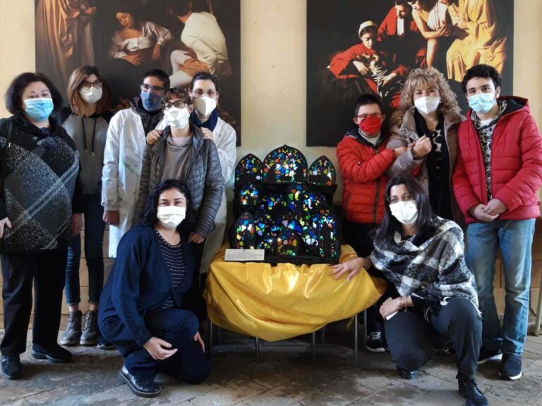 Milazzo – Il presepe degli “allievi speciali” del  Liceo Guttuso esposto al Municipio