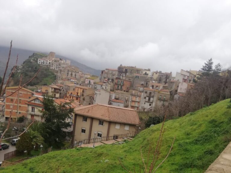 Castel di Lucio il sindaco Pippo Giordano getta acqua sul fuoco delle polemiche politiche