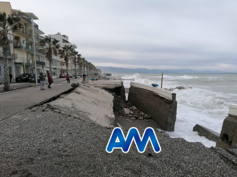 Capo d’Orlando – Crolla muretto del lungomare Andrea Doria – VIDEO