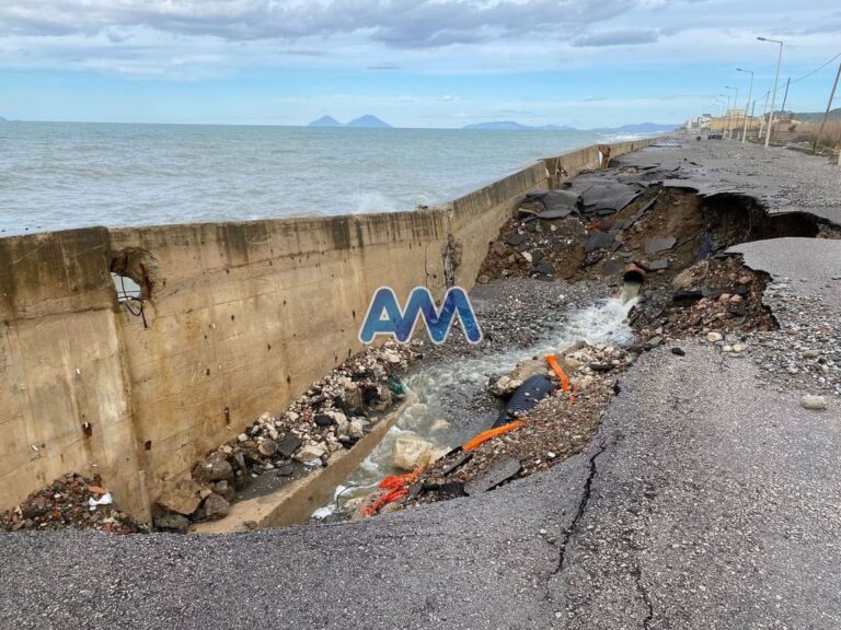 Capo d’Orlando – Crollo del muretto in c.da Tavola Grande, preoccupa la fuoriuscita di reflui fognari