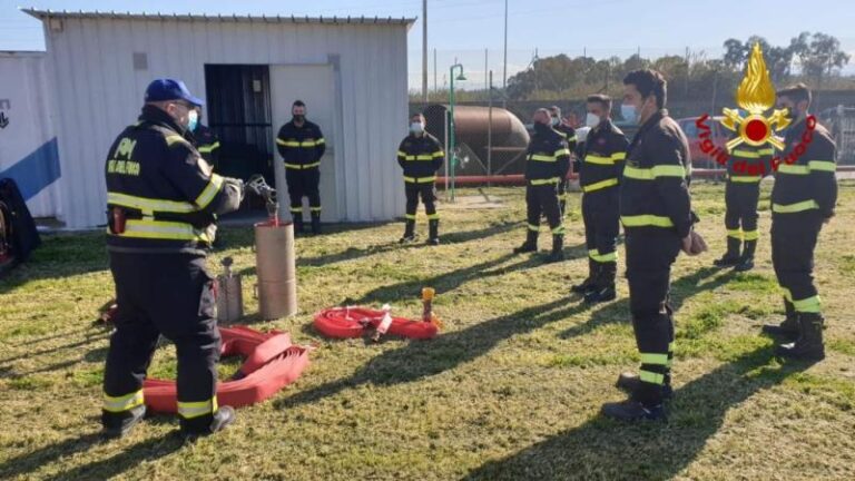 Addestramento dei pompieri volontari di Mistretta alla Raffineria di Milazzo