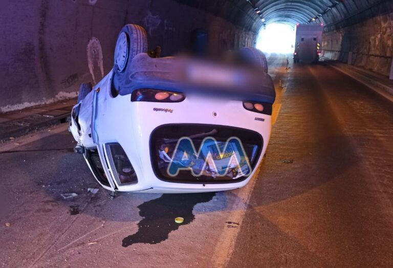 Incidente sulla A/20 Me-Pa, auto si ribalta all’interno della Galleria Cicero