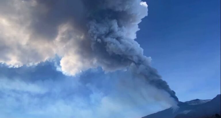 Etna – Continua l’attività eruttiva dal cratere di Sud-Est