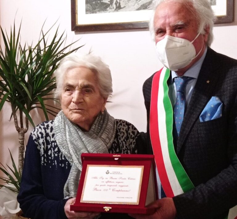 Novara di Sicilia in festa: la signora Santa Catena ha compiuto 100 anni