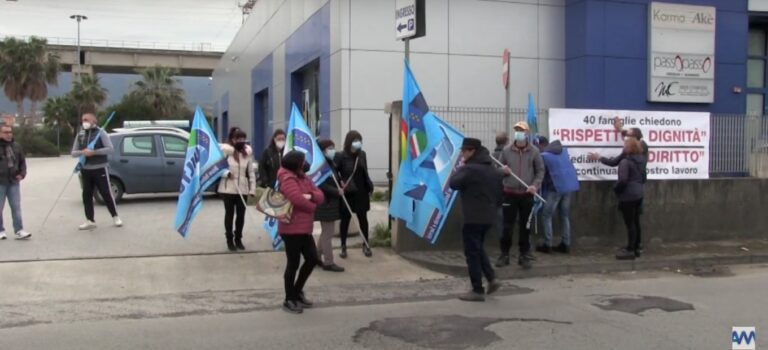 Barcellona Pozzo di Gotto – La protesta pacifica degli ex lavoratori Famila – VIDEO