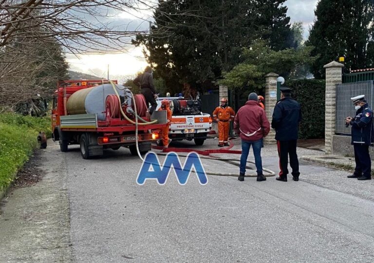 Brolo – Grosso incendio in una villetta di contrada Malpertuso, cause ancora da chiarire