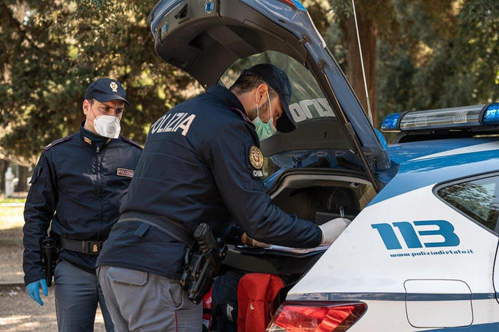 Positivo al Covid, va lo stesso a lavorare nella sua rosticceria, denunciato a Palermo