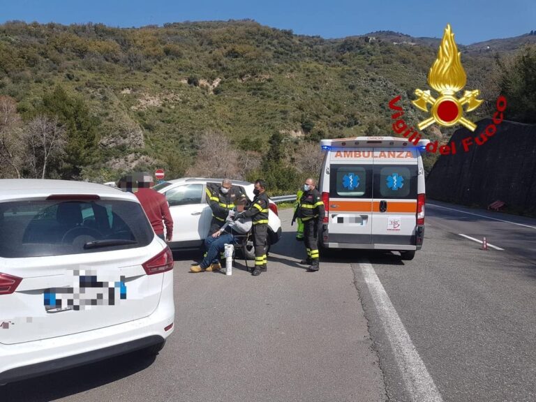 Automobilista avverte un malore alla guida, soccorso dai Vigili del Fuoco sulla A/20 nei pressi di Patti