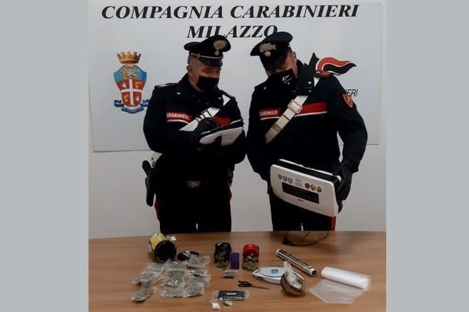 Il cane King fiuta la sostanza stupefacente in casa, arrestato 27enne di San Pier Niceto