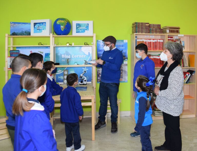 “Blue Corner dei Delfini Guardiani”, donati da Marevivo laboratori scientifici alle scuole siciliane