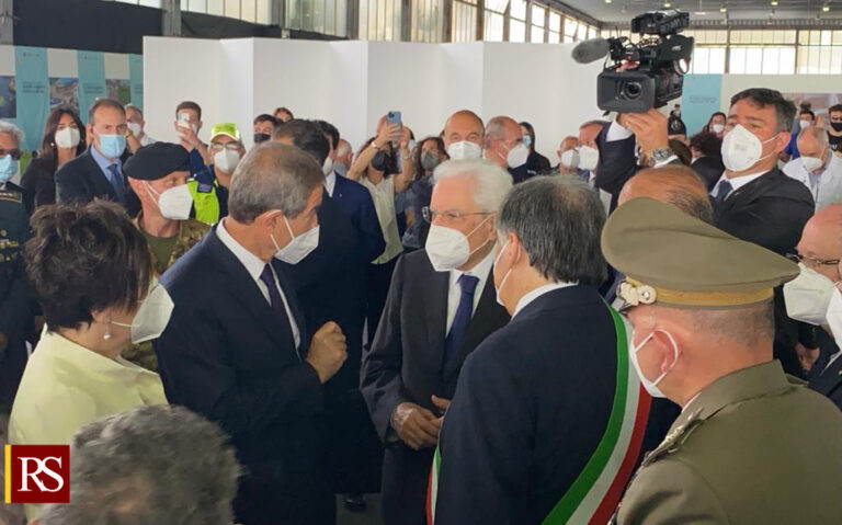 Palermo – Il Presidente Mattarella in visita all’Hub vacinale della Fiera di Palermo