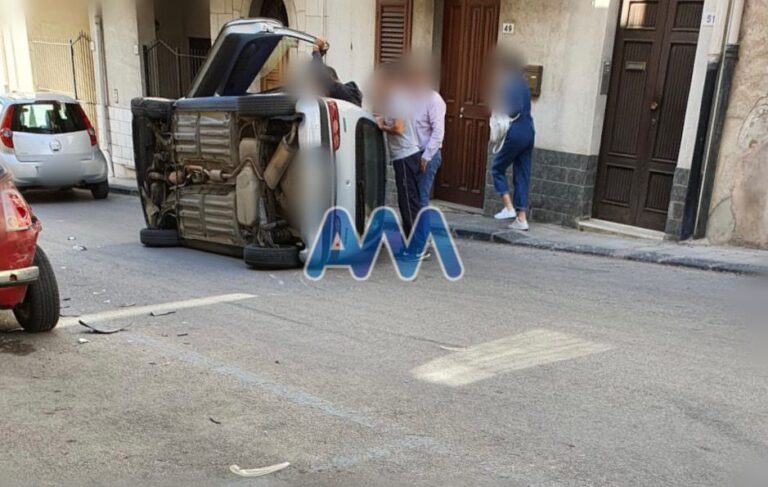 Sant’Agata di Militello – Auto si ribalta dopo incidente autonomo, due ferite