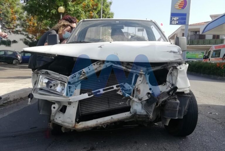 Capo d’Orlando – Ancora un incidente sulla via Consolare Antica, violento impatto tra due auto