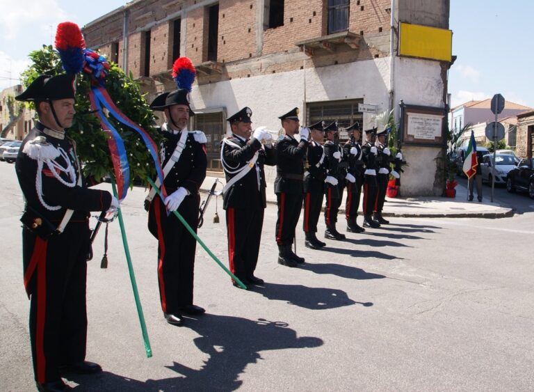 Milazzo – Uccisi da un folle omicida a colpi di fucile, l’Arma ricorda i Carabinieri Pirrone e Arnoldi