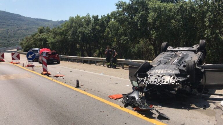 Incidente sulla A/20, auto capottata, il bilancio è di tre feriti in modo lieve