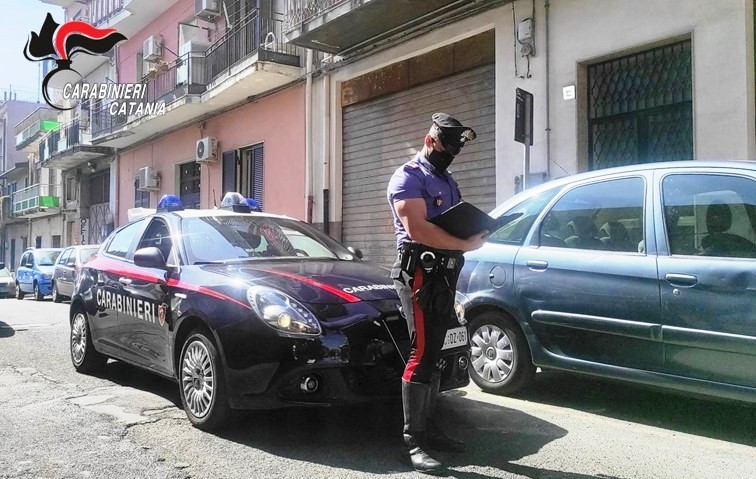 Catania: pesta lo zio per soldi, poi entra in casa e picchia anche la zia. Arrestato 32enne