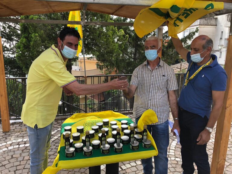 Seconde dosi in camper nei piccoli comuni messinesi. Crema di pistacchio in regalo con il vaccino