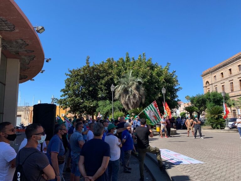 Milazzo: lavoratori dell’indotto Ram e della Centrale in corteo