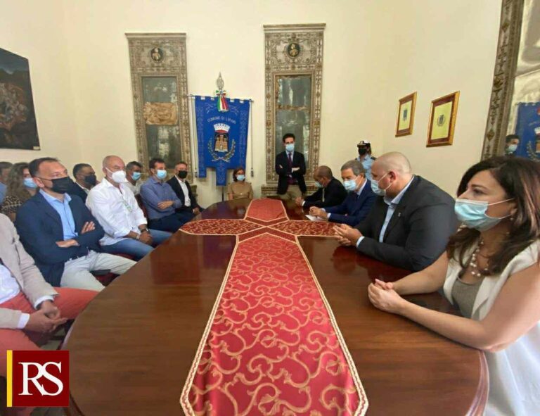 Lipari, Musumeci accolto al Municipio: si avvia l’incontro tecnico per il Museo della Pomice