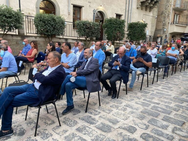 Ficarra – Presentato il Museo dell’olio, tra innovazione e tradizione. Presente anche Cateno De Luca