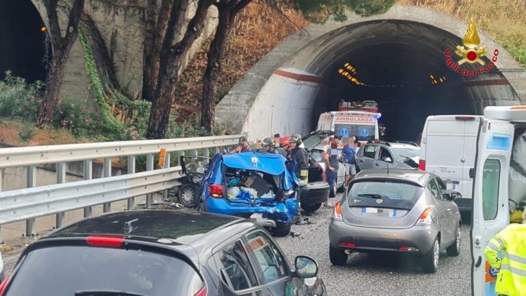 Messina, tamponamento in tangenziale. 4 i mezzi coinvolti