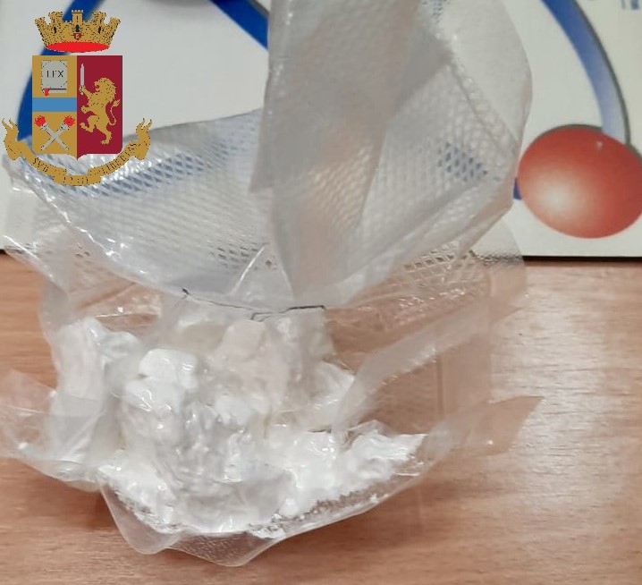 Messina – Portava in tasca 60 grammi di cocaina, la Polizia arresta pusher 24enne