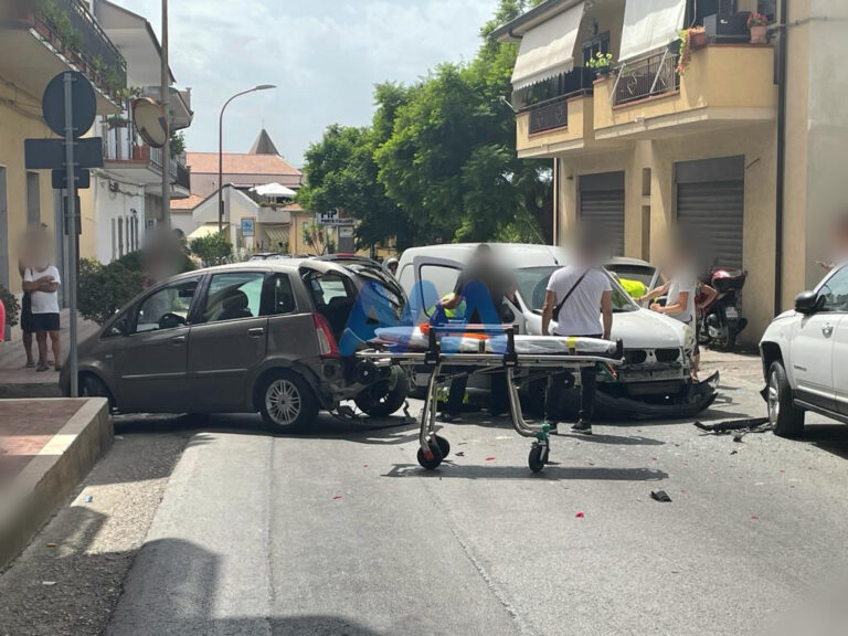 Capo d’Orlando, violento scontro tra due vetture sulla Consolare Antica. Un ferito