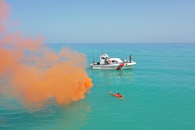 Giornata del mare a Sant’Agata Militello. Esercitazione di salvataggio di uomo in mare