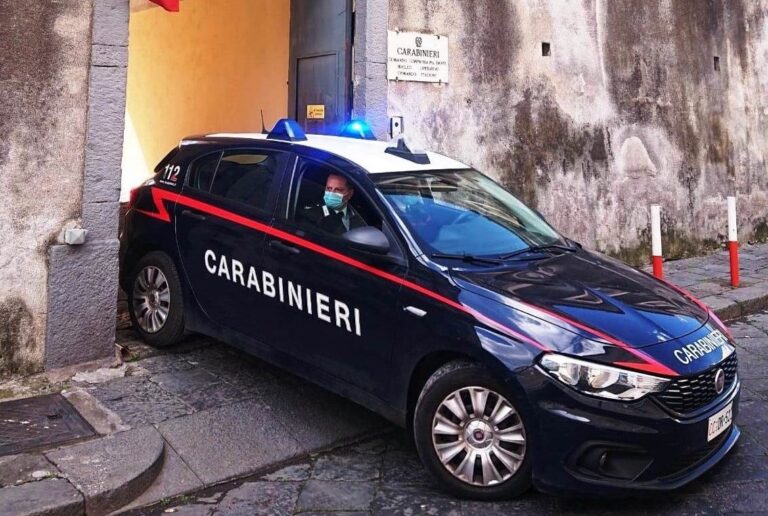 Catania – Sorpreso “con le mani nel sacco” mentre rubava in un appartamento. Arrestato 22enne