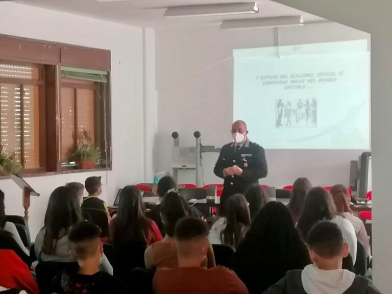 Capizzi: cultura della legalità, incontro tra i carabinieri e gli studenti delle medie