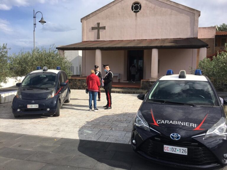 Isole Eolie, i Carabinieri tra gli anziani per metterli in guardia dalle truffe