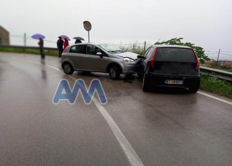 Capo d’Orlando – Scontro tra due Fiat Punto sulla 113, illesi i giovani conducenti