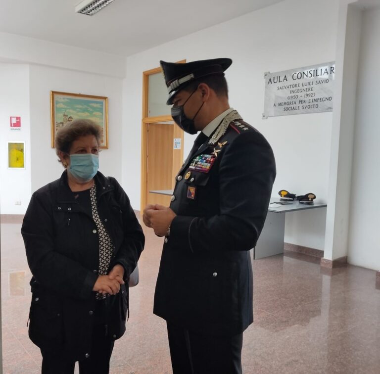 I carabinieri della compagnia di Santo Stefano Camastra impegnati nelle lezioni anti-truffa agli anziani