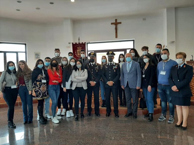 San Fratello, convegno sulle truffe agli anziani. Grande partecipazione di giovani volontari del servizio civile