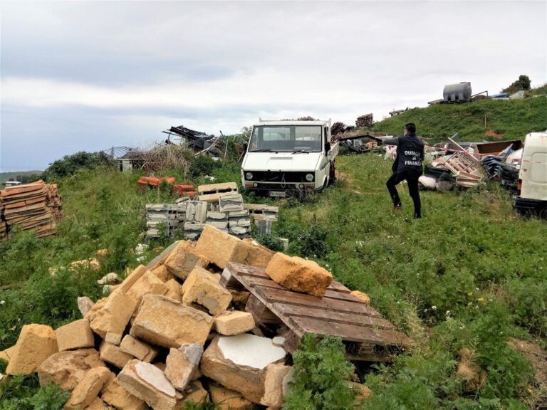 Alcamo: Discarica abusiva a cielo aperto, denunciato il proprietario del terreno