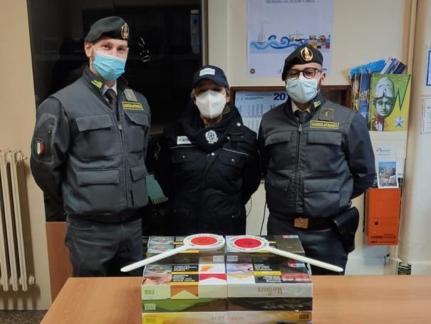 Palermo – Guardia di Finanza sequestra oltre 7 kg di sigarette di contrabbando ad un portuale