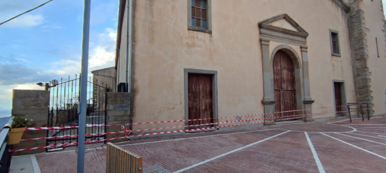 San Salvatore di Fitalia – Danni durante il maltempo del 30 novembre, fulmine colpisce il campanile della Basilica