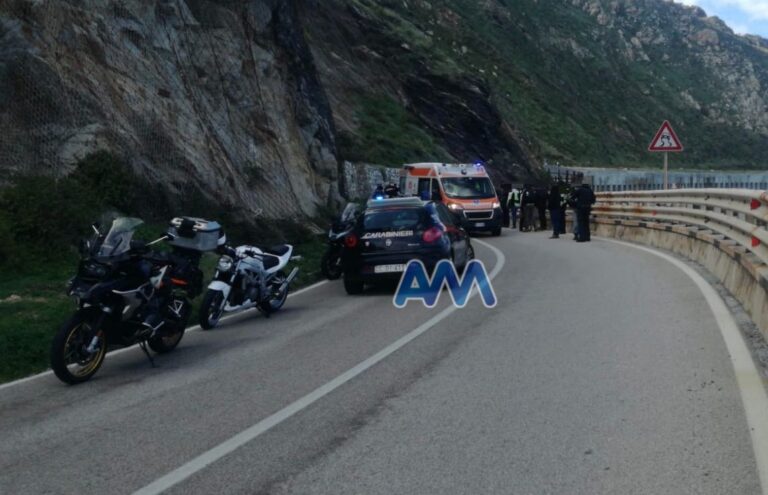 Gioiosa Marea, scontro tra auto e moto appena fuori la galleria Calavà