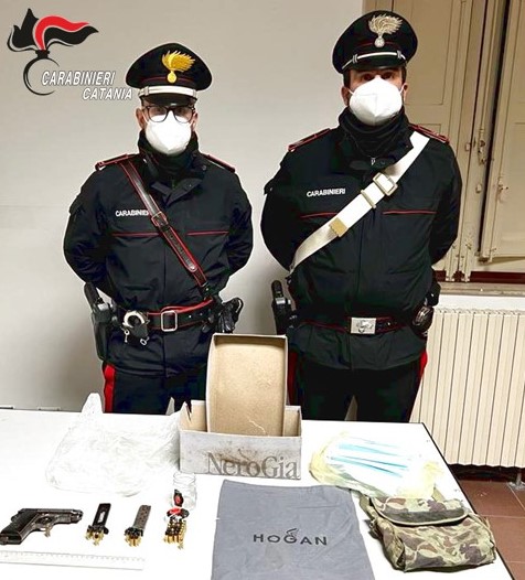 Ramacca: sequestra la figlia, minacciandola con una pistola. Arrestato 71enne