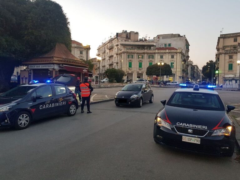 Evade dai domiciliari per fare shopping, arrestato dai Carabinieri