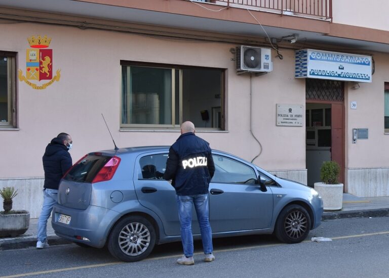 Barcellona Pozzo di Gotto: arrestati due giovani per violenza e minaccia a pubblico ufficiale