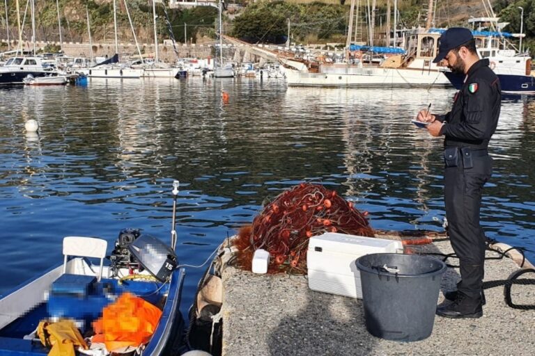 Pesca ricreativa con attrezzi non consentiti a Lipari, sanzionati due giovani