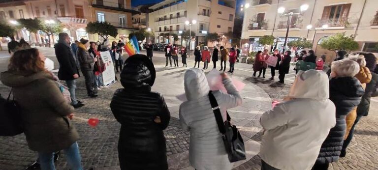 Capo d’Orlando: guerra in Ucraina, sit in in piazza Matteotti con Cgil, Anpi anche un gruppo di donne ucraine