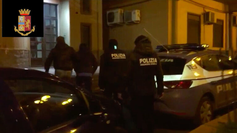 Catania – Blitz antidroga, 21 persone arrestate