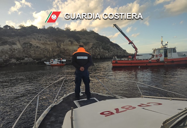 Milazzo: operazione antinquinamento della Capitaneria di Porto nell’area marina protetta