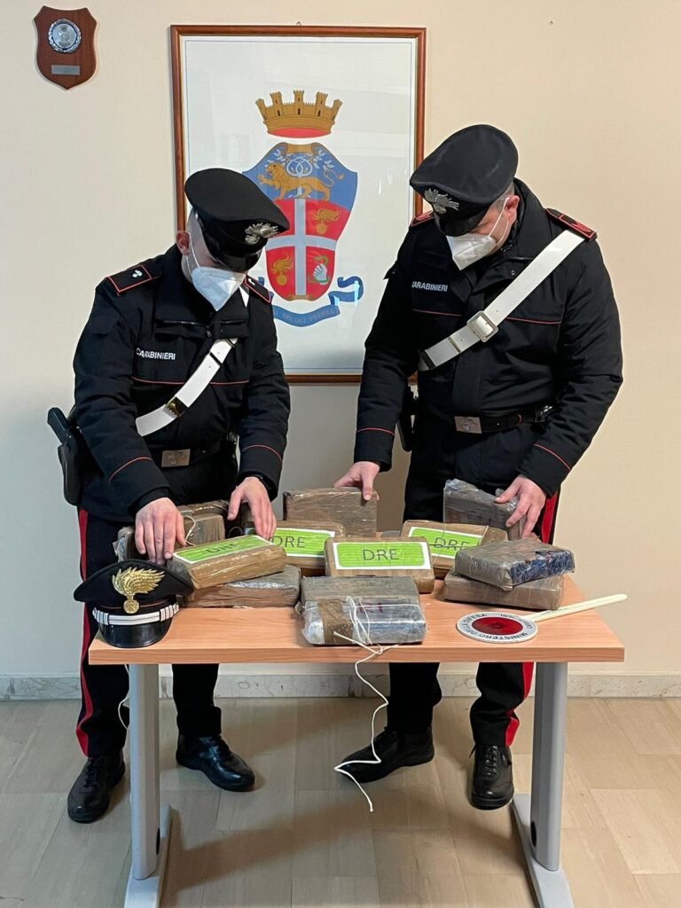 Messina, trasportava 17 kg di cocaina nascosta su un furgone. Arrestato 29enne