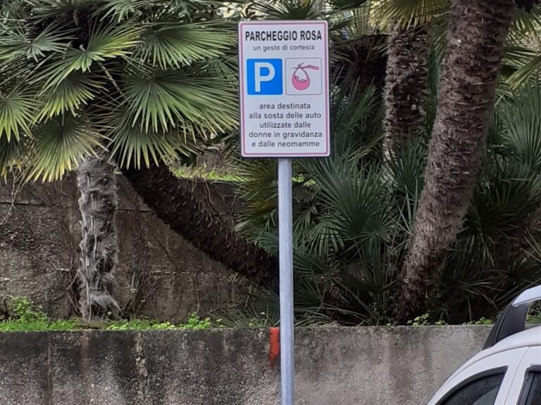 Gioiosa Marea – Istituiti i parcheggi rosa per neomamme e donne in gravidanza