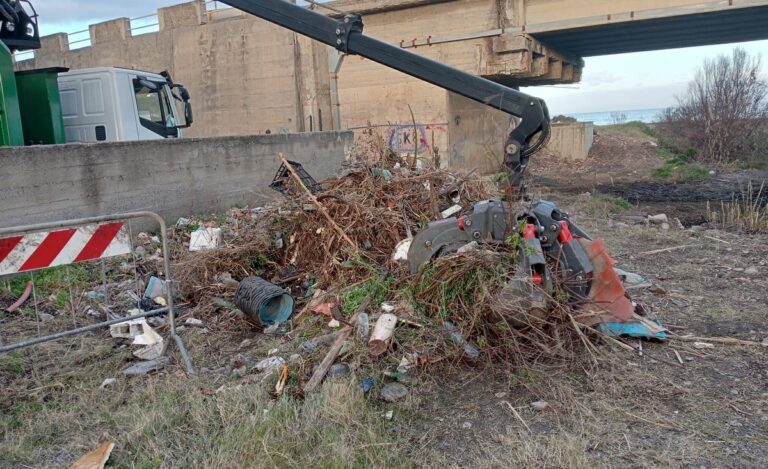 Milazzo – Lavori di sistemazione del torrente Mela, e bonifica dei rifiuti abbandonati