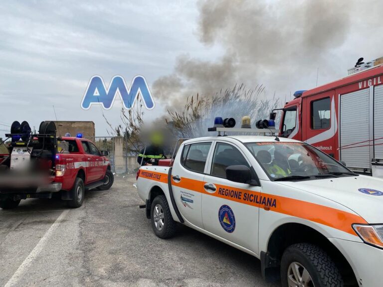 Torrenova, rogo in zona stazione. Intervenuti protezione civile e vigili del fuoco