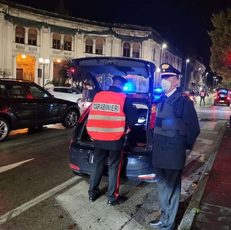 Messina, accoltellamento di un giovane durante una rissa in centro. Arrestato 18enne per tentato omicidio